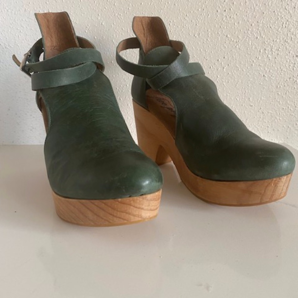 Women’s Cedar Green Leather Platform Clog Heels, 38